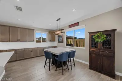 9996 Belikove Manor Avenue Dining Area