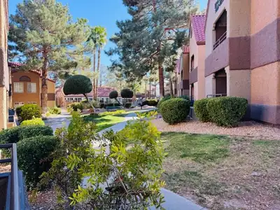 2200 South Fort Apache Road 1108 Yard