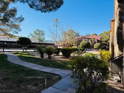 2200 South Fort Apache Road 1108 Yard