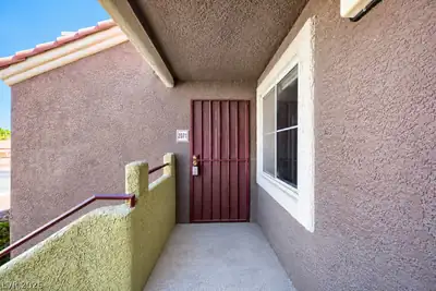 7950 West Flamingo Road 2071 Entry