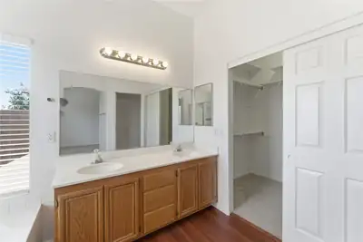 3872 Crest Horn Dr Drive Primary Bathroom