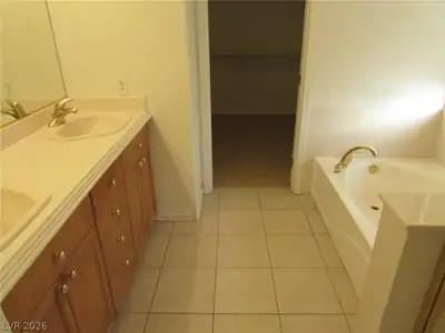 8901 WALTZING WATERS Court, Las Vegas, NV 89147 Primary Bathroom