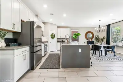 848 Riverlawn Place Kitchen