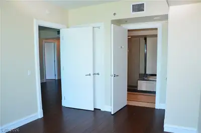 2700 Las Vegas Boulevard 2607 Bedroom