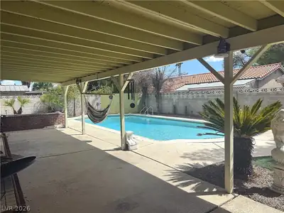 1827 NAVARRE Lane Patio