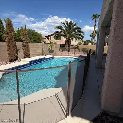 5122 MASOTTA Avenue 0 Pool