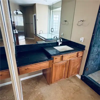 5122 MASOTTA Avenue 0 Primary Bathroom