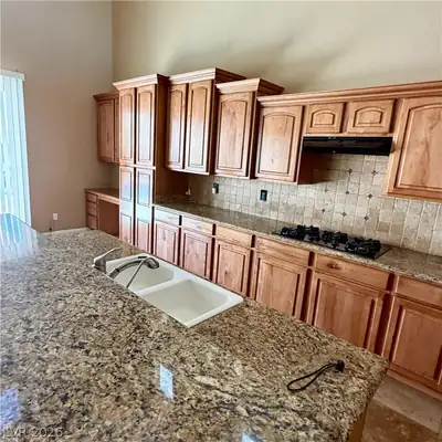 5122 MASOTTA Avenue 0 Kitchen