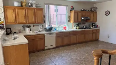 10401 Grassyrock Court, Las Vegas, NV 89129 Kitchen