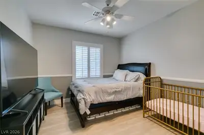 3829 Hawkeye Falls Avenue Bedroom