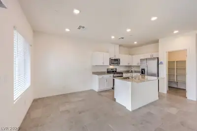 10915 Bristol Park Avenue Kitchen