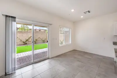 10915 Bristol Park Avenue Dining Area