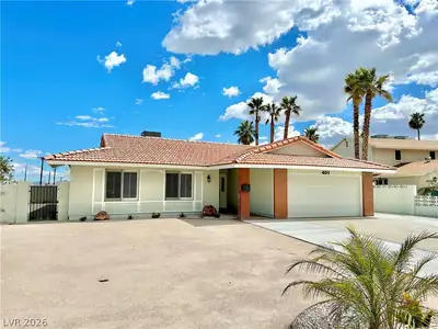 401 Holcomb Circle 