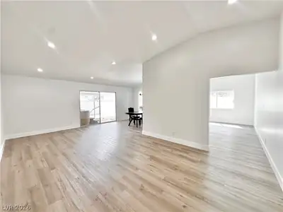 401 Holcomb Circle 