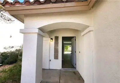 10208 Grecian Laurel Court Entry