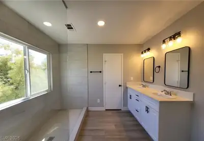 10208 Grecian Laurel Court Primary Bathroom