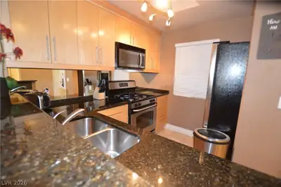 270 FLAMINGO Road 207 Kitchen