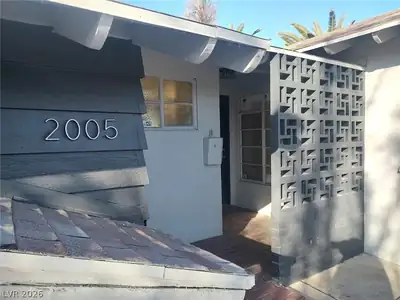 2005 East Oakey Boulevard Entry