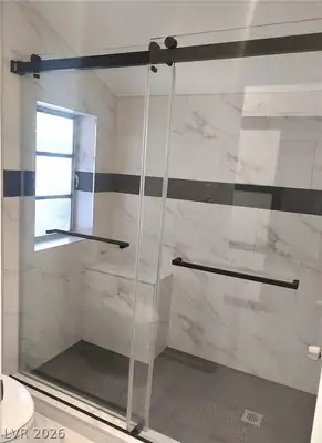 2005 East Oakey Boulevard Primary Bathroom