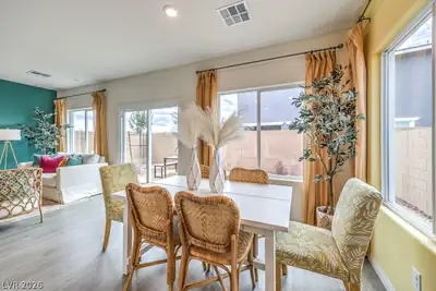1075 Saffron Toucan Lane Dining Area