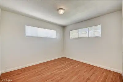 5724 Idle Avenue Bedroom