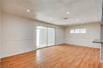 5724 Idle Avenue Living Room