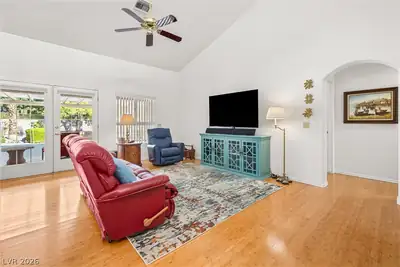 9432 Elmbrook Court Living Room