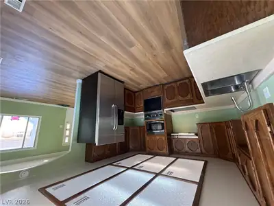 850 Avenue I Kitchen