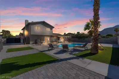 6159 Brynhurst Drive Yard