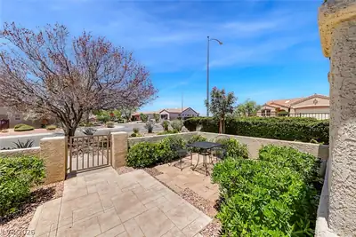 1936 Point Pleasant Drive Courtyard