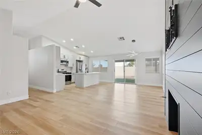 113 Tamarack Drive Living Room