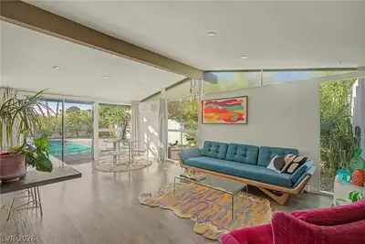 1663 Pawnee Drive Living Room