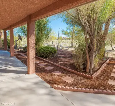 1700 West Hickory Street Patio