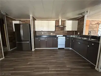 1111 Bank Avenue Kitchen