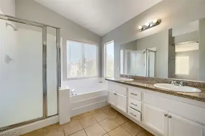1915 Giant Rock Place Primary Bathroom