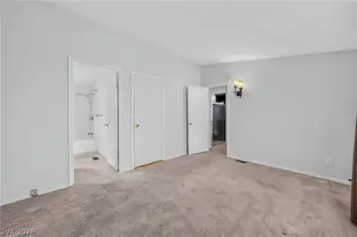 51 Russell Bedroom