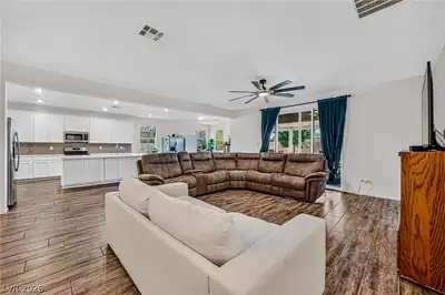 4920 Peppertree Street Living Room