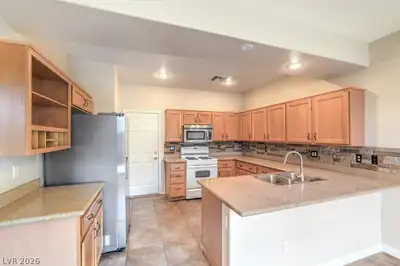 8684 Rowland Bluff Avenue Kitchen