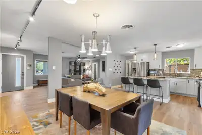 2812 Burton Avenue Dining Area