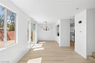 9511 Spring Blush Avenue Dining Area