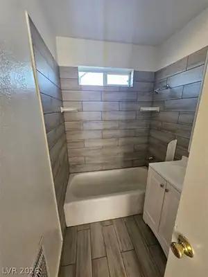 709 North 11th Street Bathroom