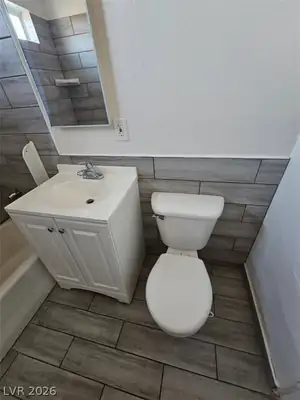 709 North 11th Street Bathroom
