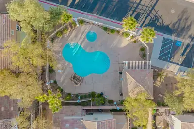 1430 Summer Glow Avenue Pool