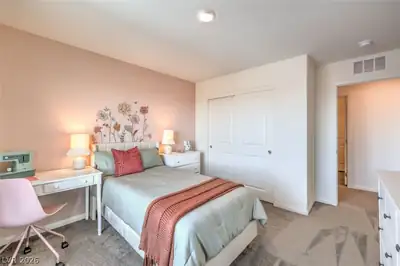 570 IVORY PEACOCK Avenue Bedroom