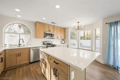 9576 Gold Cup Circle Kitchen