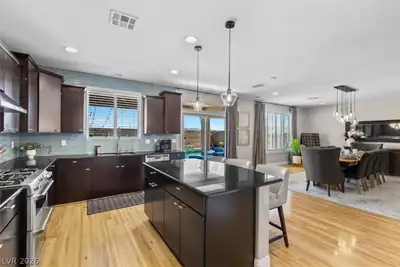 10334 Mopan Road Kitchen