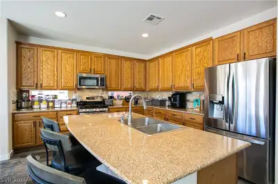 5520 Oatfield Street Kitchen