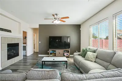 5520 Oatfield Street Living Room