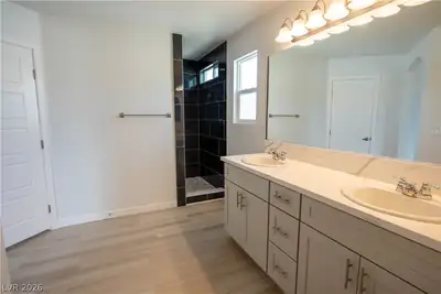 3925 North Mayfield Ranch Road Primary Bathroom