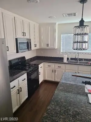 4739 Golden Shimmer Avenue Kitchen